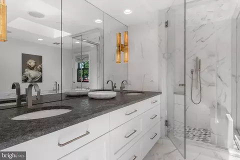 Bath - 40 Cornhill St, Annapolis, MD 21401 photo 3 of 6
