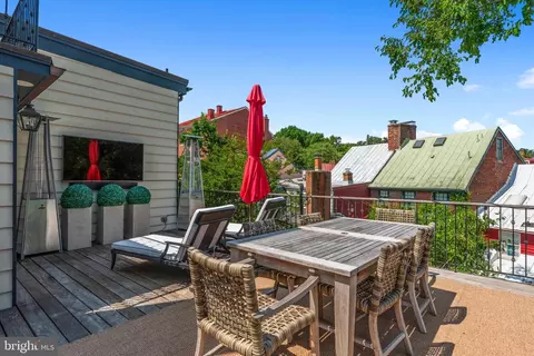 Exterior - 40 Cornhill St, Annapolis, MD 21401 photo 4 of 9