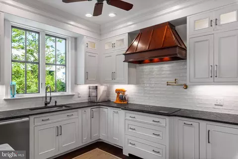 Kitchen - 40 Cornhill St, Annapolis, MD 21401 photo 6 of 6