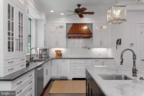 Kitchen - 40 Cornhill St, Annapolis, MD 21401 photo 2 of 6