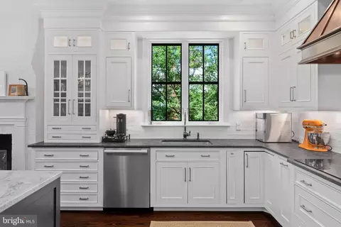 Kitchen - 40 Cornhill St, Annapolis, MD 21401 photo 5 of 6