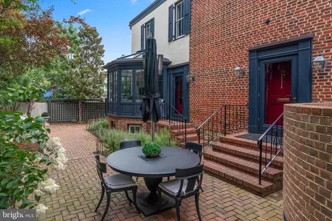 Exterior - 40 Cornhill St, Annapolis, MD 21401 photo 2 of 9