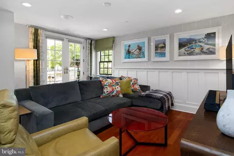 Living - 40 Cornhill St, Annapolis, MD 21401 photo 2 of 2