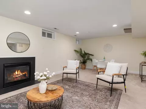 Living - 857 Thicket Ct, Odenton, MD 21113 photo 8 of 9