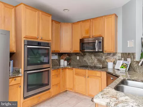 Kitchen - 857 Thicket Ct, Odenton, MD 21113 photo 3 of 4
