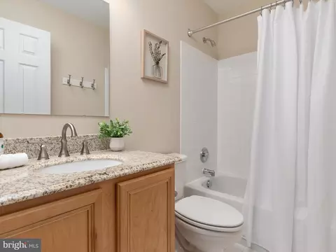 Bath - 857 Thicket Ct, Odenton, MD 21113 photo 4 of 5