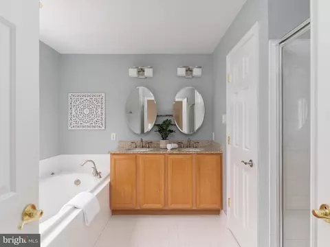 Bath - 857 Thicket Ct, Odenton, MD 21113 photo 2 of 5