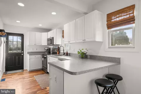 Kitchen - 7737 W Shore Rd, Pasadena, MD 21122 photo 1 of 2