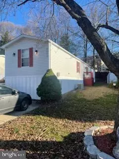8009 Fair Breeze Dr, Severn, MD 21144