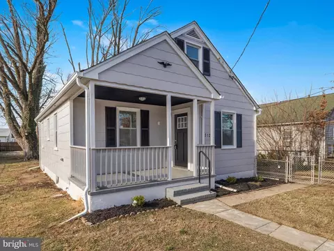 512 Oakwood Rd, Glen Burnie, MD 21061