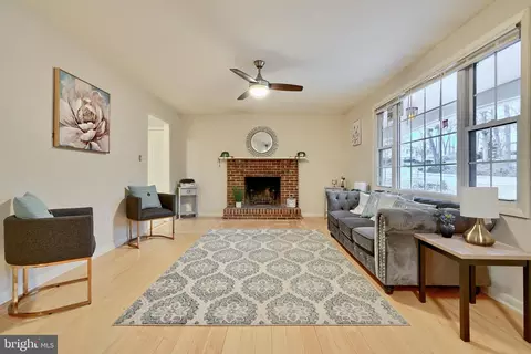 542 Williamsburg Ln, Odenton, MD 21113