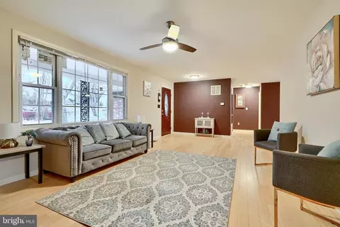 542 Williamsburg Ln, Odenton, MD 21113 photo 9