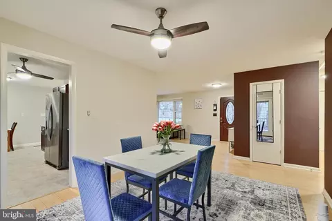 542 Williamsburg Ln, Odenton, MD 21113 photo 7