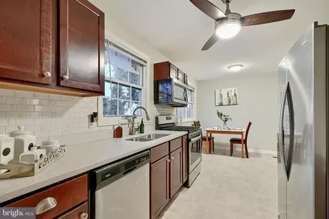 542 Williamsburg Ln, Odenton, MD 21113 photo 14