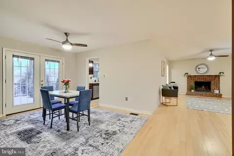 542 Williamsburg Ln, Odenton, MD 21113 photo 16