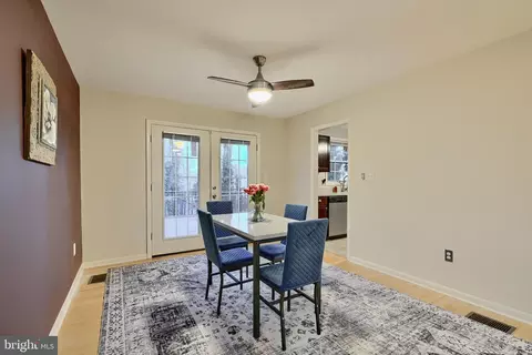 542 Williamsburg Ln, Odenton, MD 21113 photo 12