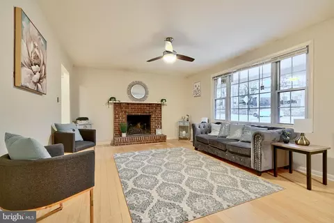 542 Williamsburg Ln, Odenton, MD 21113 photo 8
