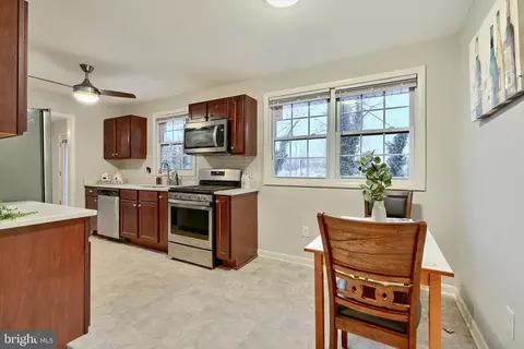 542 Williamsburg Ln, Odenton, MD 21113 photo 10