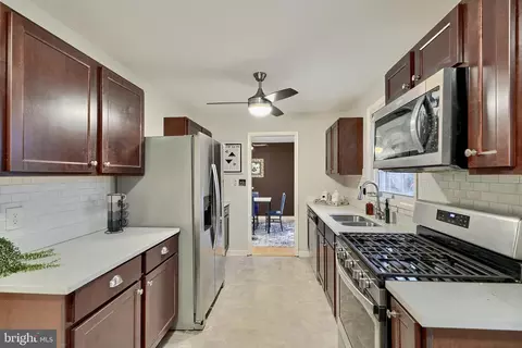542 Williamsburg Ln, Odenton, MD 21113 photo 5