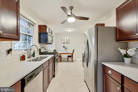 542 Williamsburg Ln, Odenton, MD 21113 photo 11
