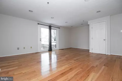 Living - 1206 Quaker Ridge Dr, Arnold, MD 21012 photo 3 of 4