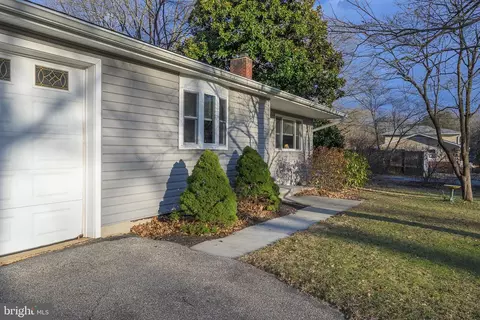 858 Stevenson Rd, Severn, MD 21144