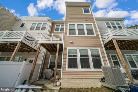 8328 Meadowood Dr, Hanover, MD 21076 photo 4