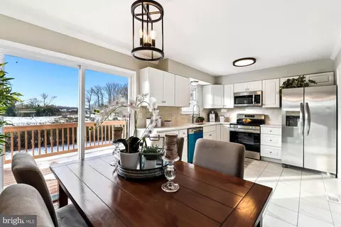 1971 Dominoe Rd, Annapolis, MD 21401