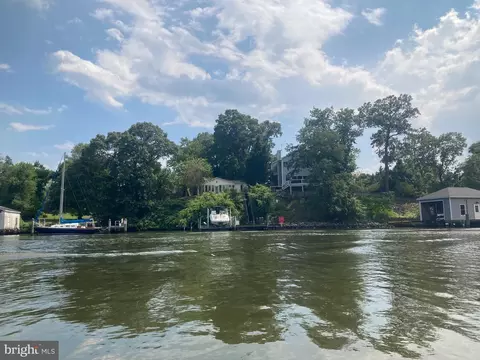 150 Riverside Rd, Edgewater, MD 21037