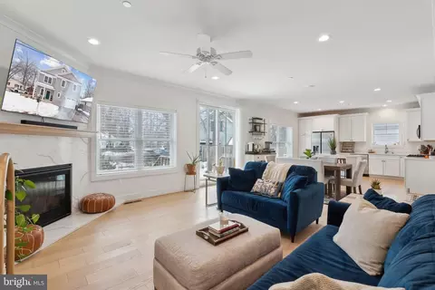 Entry Way - 1209 Avalon Blvd, Shady Side, MD 20764 photo 4 of 11