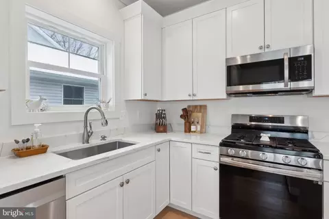 Kitchen - 1209 Avalon Blvd, Shady Side, MD 20764 photo 2 of 3