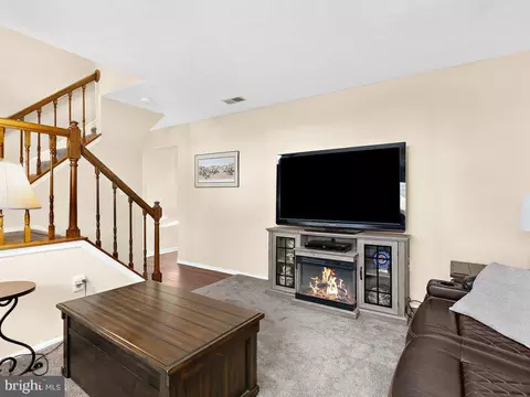 Living - 1575 Native Dancer Ct, Annapolis, MD 21409 photo 2 of 2