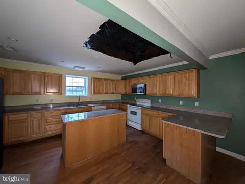 Kitchen - 219 Circle Rd, Pasadena, MD 21122 photo 1 of 2
