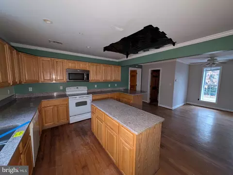 Kitchen - 219 Circle Rd, Pasadena, MD 21122 photo 2 of 2