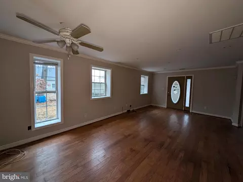 Living - 219 Circle Rd, Pasadena, MD 21122 photo 1 of 3