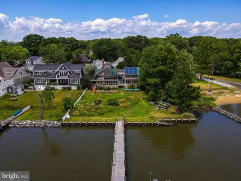 4927 Hine Dr, Shady Side, MD 20764