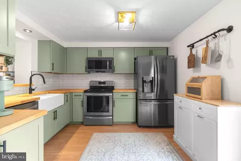 Kitchen - 760 Willowby Run, Pasadena, MD 21122 photo 2 of 4