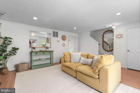 Entry Way - 760 Willowby Run, Pasadena, MD 21122 photo 1 of 2