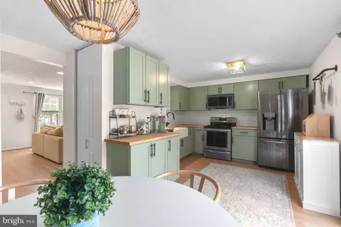Kitchen - 760 Willowby Run, Pasadena, MD 21122 photo 4 of 4