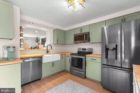 Kitchen - 760 Willowby Run, Pasadena, MD 21122 photo 1 of 4