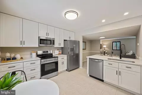 1368 Almond Dr, Annapolis, MD 21409