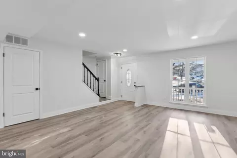 Entry Way - 8533 Skipjack Pl, Pasadena, MD 21122 photo 3 of 9