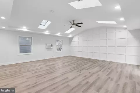 Entry Way - 8533 Skipjack Pl, Pasadena, MD 21122 photo 8 of 9