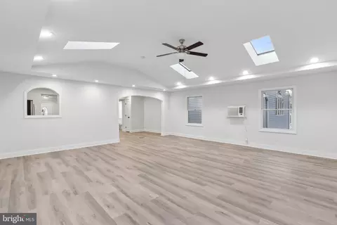 Entry Way - 8533 Skipjack Pl, Pasadena, MD 21122 photo 7 of 9