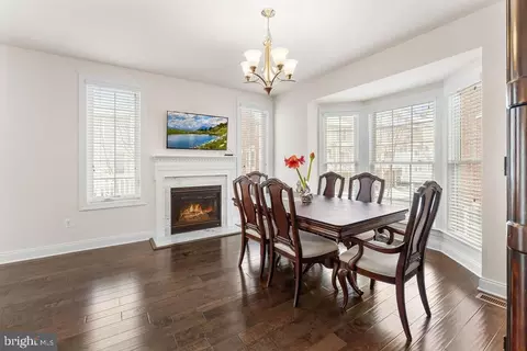 7608 Elmcrest Rd, Hanover, MD 21076 photo 5