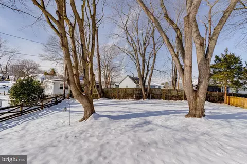 Exterior - 303 Maple Ave, Edgewater, MD 21037 photo 4 of 7