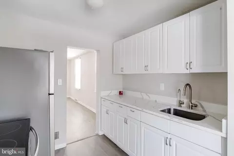 Entry Way - 303 Maple Ave, Edgewater, MD 21037 photo 7 of 13
