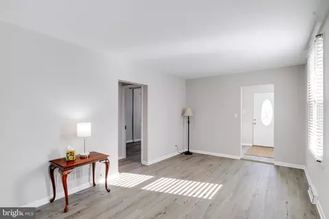 Living - 303 Maple Ave, Edgewater, MD 21037 photo 2 of 3