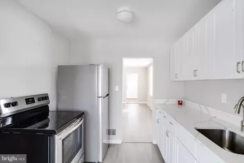 Entry Way - 303 Maple Ave, Edgewater, MD 21037 photo 6 of 13