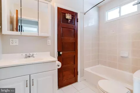 Bath - 303 Maple Ave, Edgewater, MD 21037 photo 1 of 2
